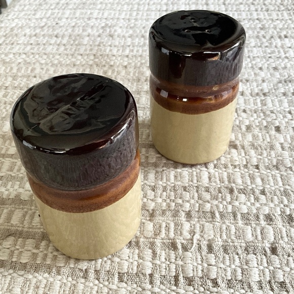 Shakers vintage 1970s Stoneware Crockery crock Salt & Pepper Cream Brown - Picture 4 of 6